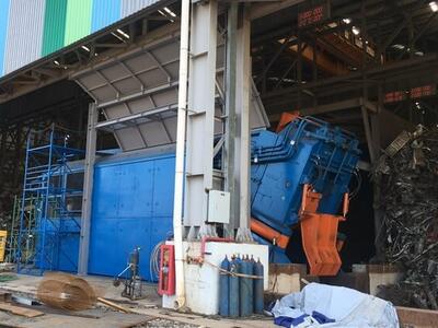 High-force TAURUS TR shear delivering up to 1800 tons of cutting power for demanding scrap applications.