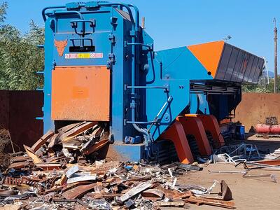 TAURUS BLULINE machine operating in a scrap‑processing yard.